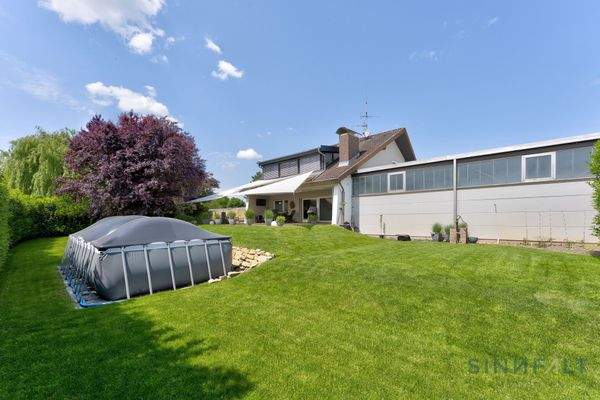 Wohnhaus mit Anbau Halle