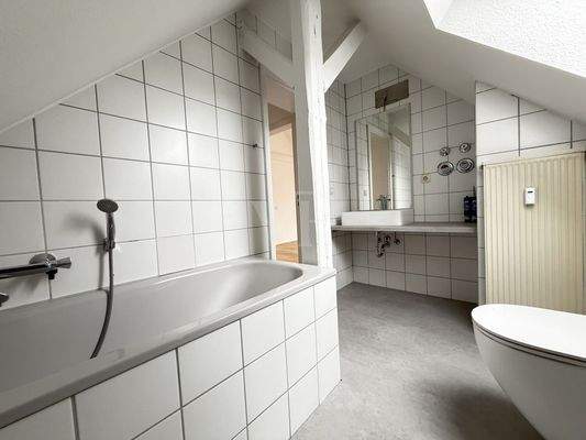 Badezimmer (2) Dachgeschoss