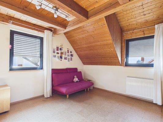 2. OG - Kinderzimmer 2 mit Einbauschrank