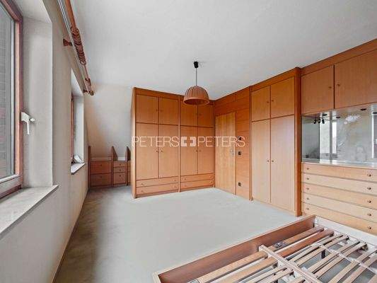 Geräumiges Schlafzimmer