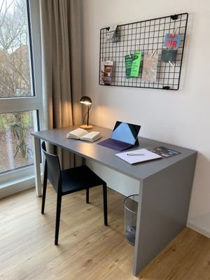 Schreibtisch