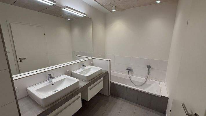 WhatsApp Image 2025-11-19 at 22.18.01(4)