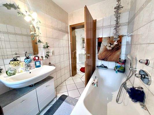 Erdgeschoss Bad Blick Richtung Flur