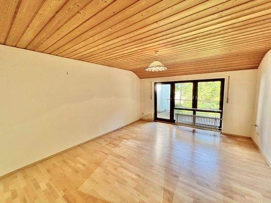 Schlafzimmer mit Zugang zum Balkon