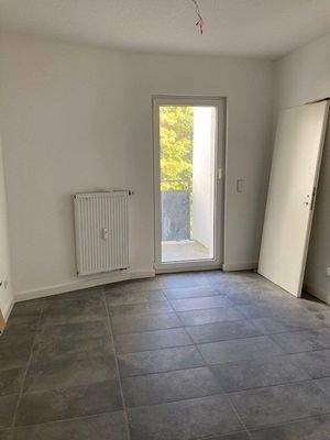 Küche mit Balkonzugang