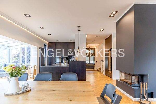 Essbereich mit Blick zur Küche