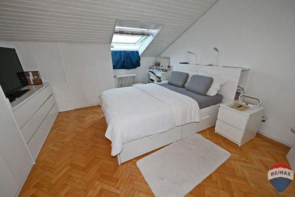 Schlaf / Kinderzimmer 2 WHG 2 OG