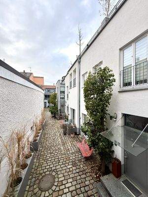 ruhiger Ausblick in den Innenhof