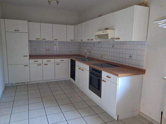 Große Küche mit EBK