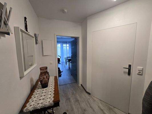 Flur Blick zum Wohnbereich