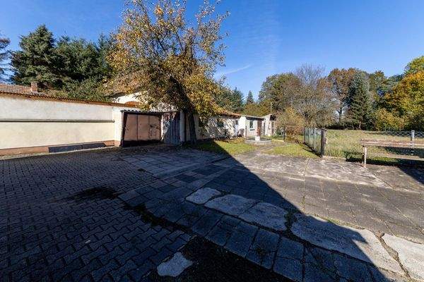 Hof/ hinteres Grundstück