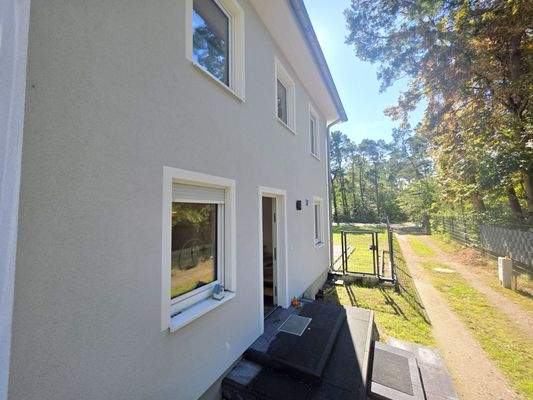 Hausansicht Eingang Zufahrt