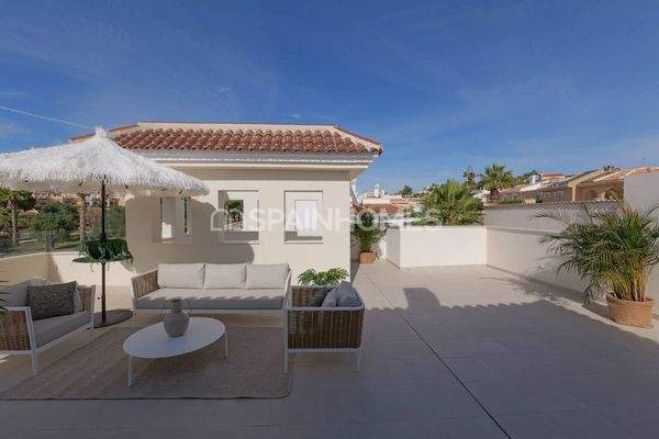 Villa with Pool and Solarium in Ciudad Quesada