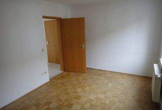 Schlafzimmer mit Parkettboden !