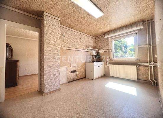 Große Küche mit viel Potential