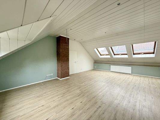 Wohn-/Esszimmer im DG