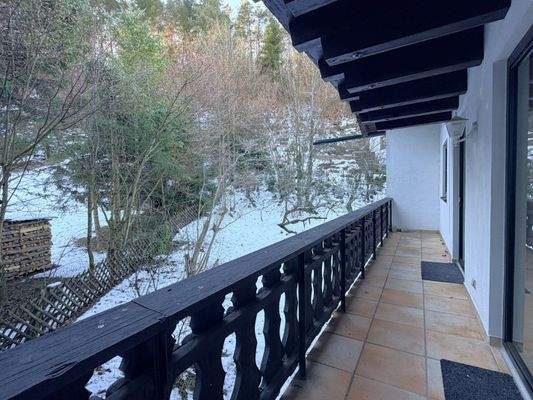 Südbalkon mit viel Privatsphäre (OG)