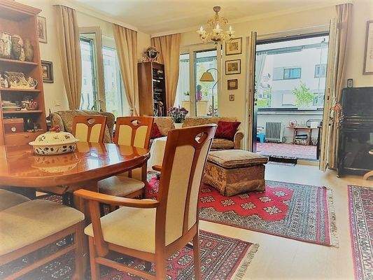 Wohnen und Essen und Zugang Terrasse