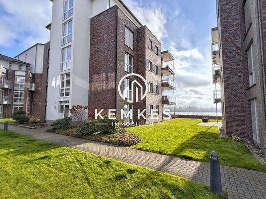 Innenhof mit Blick auf den Rhein