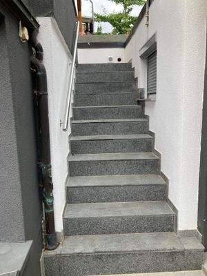 Aufgang zu den Wohnungen, Garten und Terrassen 