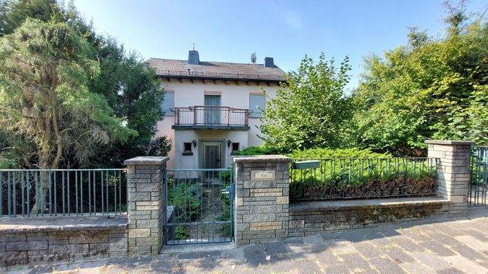 Straßenansicht vom Haus