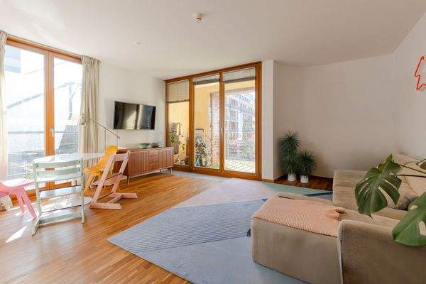 Lichtdurchfluteter Wohn-Essbereich