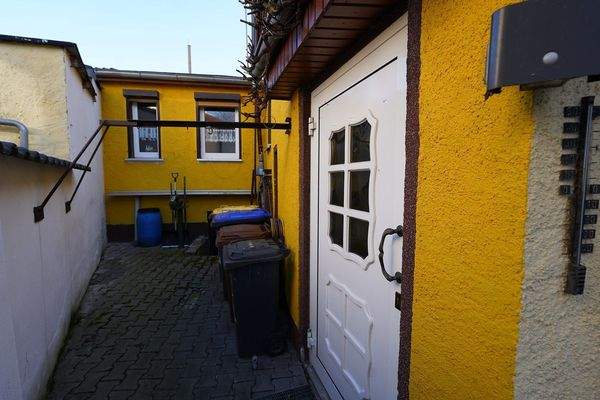 6 - Wohnhaus Hof.JPG