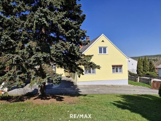 Haus mit vorderem Garten