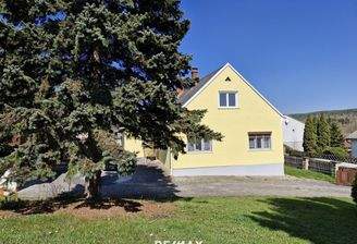 Haus mit vorderem Garten