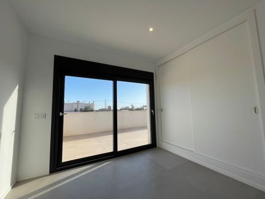 Schlafzimmer 2 mit Terrassenzugang