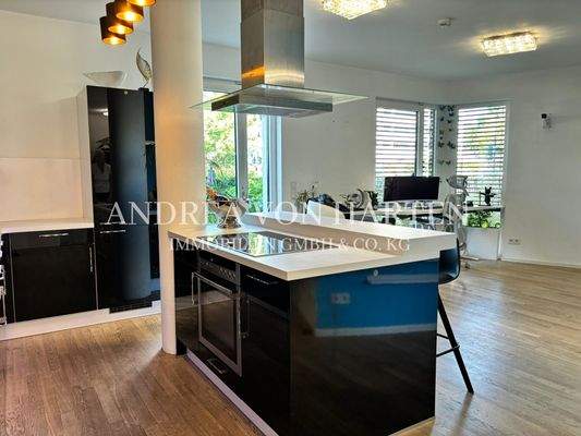 Küche mit Kochinsel