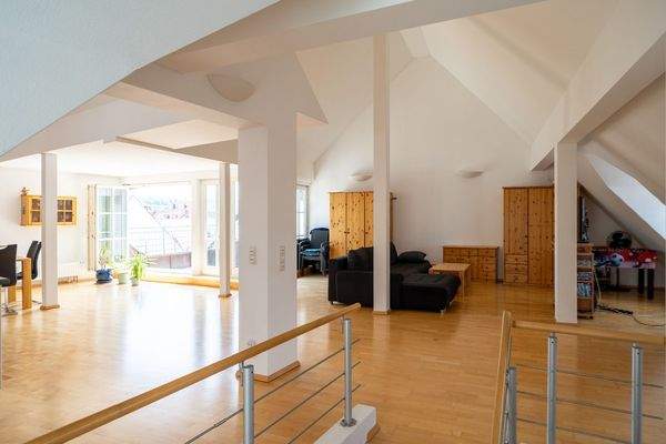 lichtdurchfluteter Wohnbereich