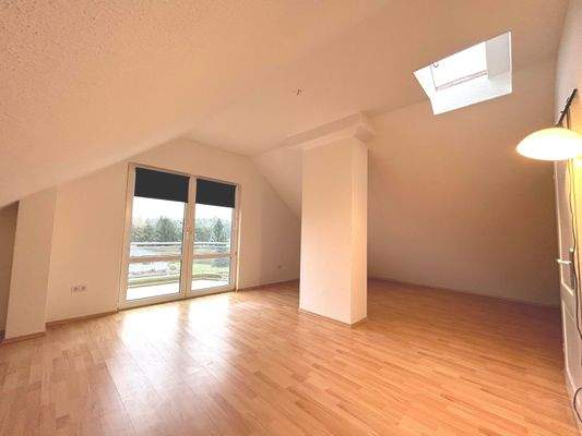 Studio, Bild 1 mit Balkon