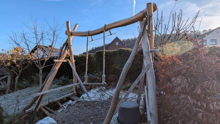 Robinien-Gartenschaukel