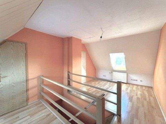 OG: Galerie(flexibel nutzbar)+ Bad+ DG-Zimmer4