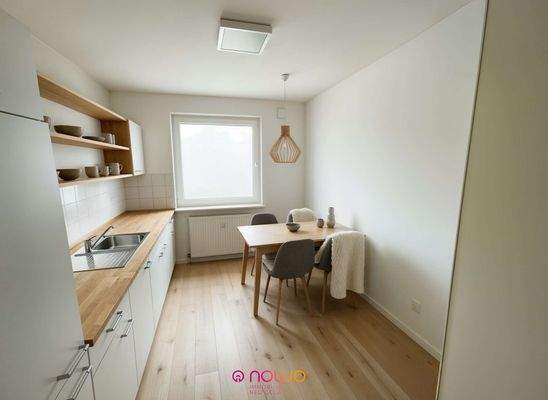 Küche mit Beispiel Küchenzeile