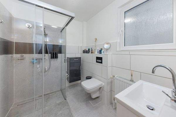 Modernes Bad der Einliegerwohnung