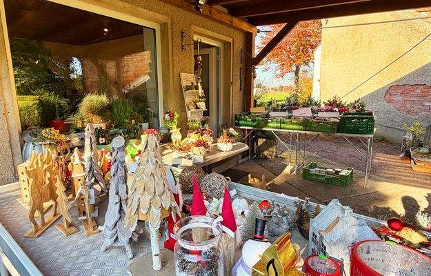 Überdachte Fläche vor Laden