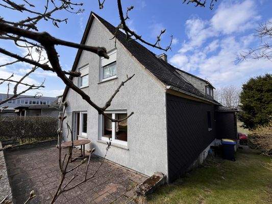 Außenansicht mit Terrasse