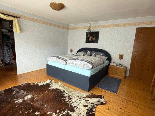 Schlafzimmer mit Ankleide OG 