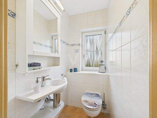 Gäste WC mit Fenster im EG