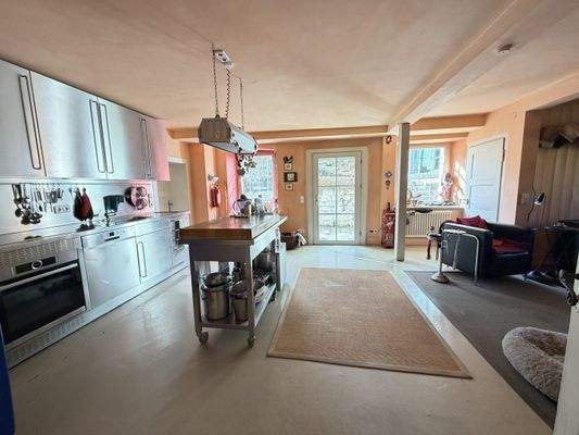 Küche mit Ausgang auf die Terrasse