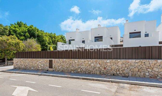 Detached Villas with Pool 900 m from the Beach in Mil Palmeras
