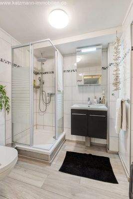 Bad 2 mit Dusche EG