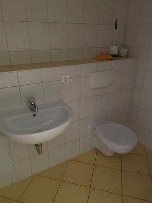 Bad- Waschbecken und WC