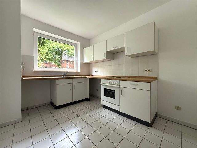 Helle 2,5-Zi.-Wohnung mit Balkon, EBK u. Tiefgaragenstellplatz; Elmschenhagen-Süd - Photo 2