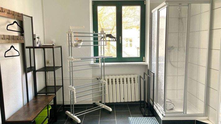 Bad 2 mit Dusche