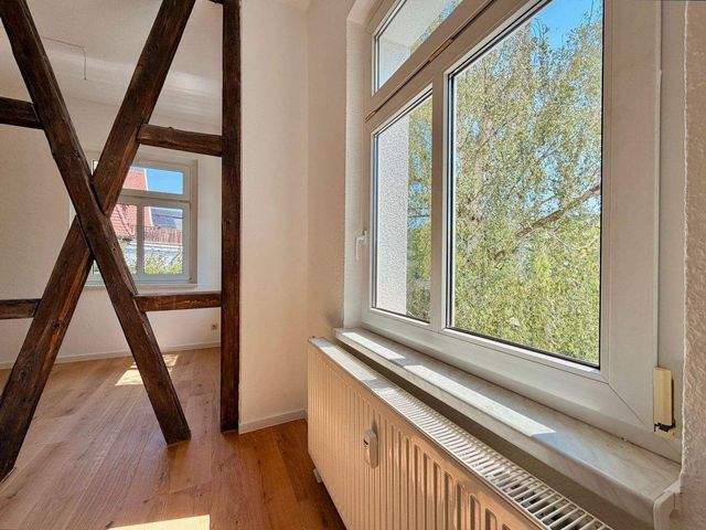 Einziehen und wohlfühlen: Frisch sanierte 4-Zimmer-Wohnung in Hochheim mit EBK & Balkon - Foto 2