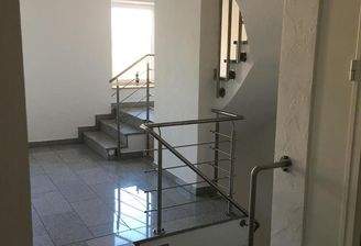 Treppenhaus mit Lift