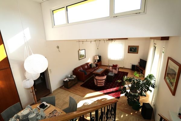 Blick von der Galerie auf den Wohnbereich